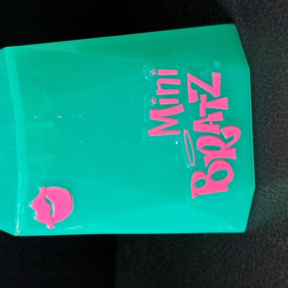 Mini Bratz Series 3 Formal Funk Felicia & Cloe - Picture 2 of 9